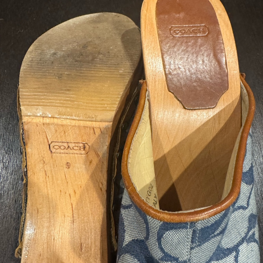 Stylish Blue Patterned Clogs - image 2